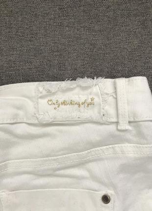 Белые джинсовые шорты bershka на миниатюрную девушку7 фото