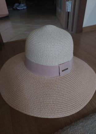 Летняя шляпа с широкими полями1 фото