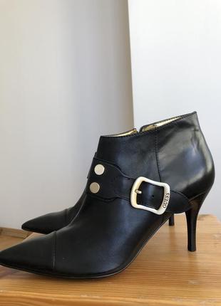 Ботильйони guess (2000 рік)