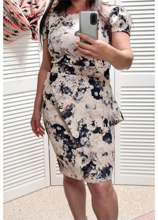 Платье силуэтное в цветочный принт misslook