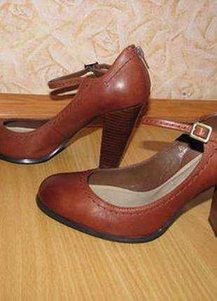 Autograph шкіряні туфлі супер стан