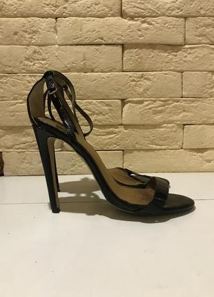 Босоніжки river island