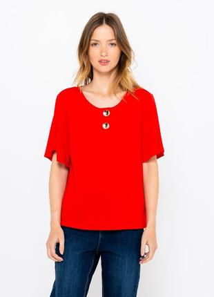 Блуза красная со свободными короткими рукавами спереди декорирована пуговицами camaieu1 фото