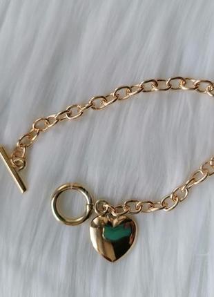 Яркий металлический золотой браслет-цепочка с крупной подвеской сердечко и замком кольцо3 фото