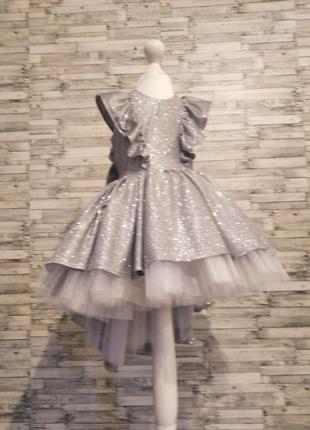 Блискаюче дитяче плаття на будь торжествао
