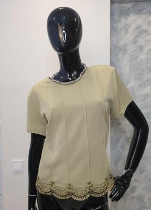 Класична блуза з коротким рукавом, мереживом ,декоративними гудзиками на спинці ,оливкового кольору9 фото