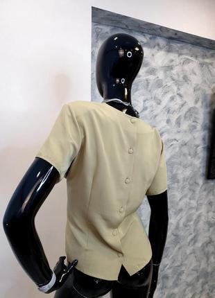 Класична блуза з коротким рукавом, мереживом ,декоративними гудзиками на спинці ,оливкового кольору6 фото