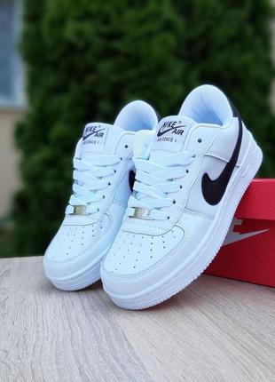 Женские кроссовки nike air force 1 белые с чёрным