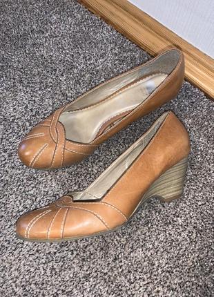 Туфли бежевого цвета с удобной танкеткой💝1 фото