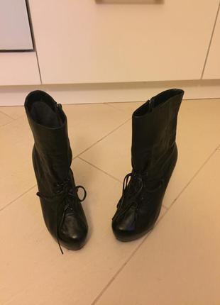Ботинки на каблуке кожаные1 фото