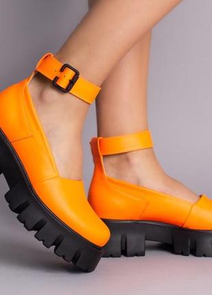 Жіночі шкіряні туфлі помаранчеві1 фото