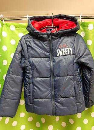 Гарна курточка на дівчинку!