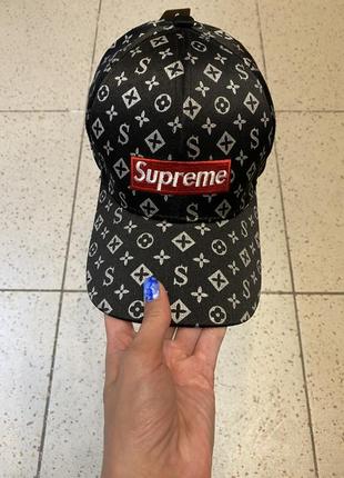 Кепка бейсболка в стилі lv supreme