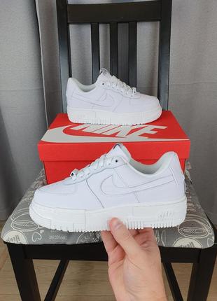 Білі жіночі кросівки nike air force 1 pixel white. жіночі кроси найк аір форс 1 піксель