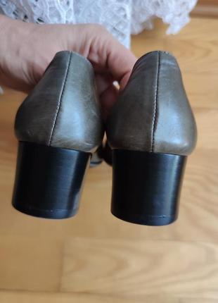 Шкіряні туфлі стійкий каблук маленький розмір італія 35 melluso7 фото