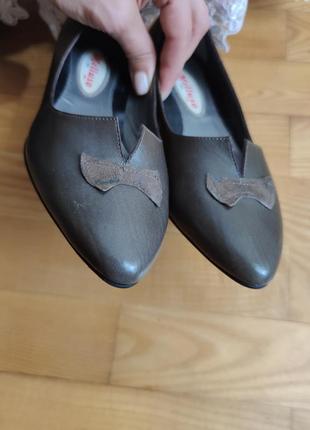 Шкіряні туфлі стійкий каблук маленький розмір італія 35 melluso8 фото