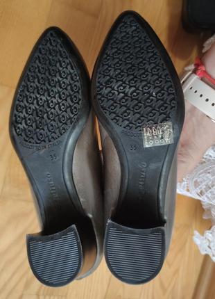 Шкіряні туфлі стійкий каблук маленький розмір італія 35 melluso6 фото