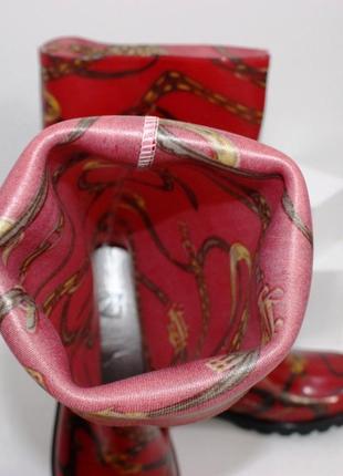 Красивые женские сапоги силиконовые в красном цвете с узором.5 фото
