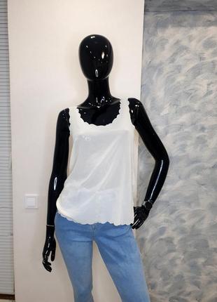 Майка молочного цвета, легкая с ажурными краями