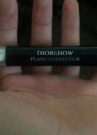 Оригінал олівець-коректор diorshow flash corrector — гроза нерівних ліній1 фото