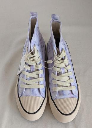 Красивые светлые кеды с рисунком тай-дай zara