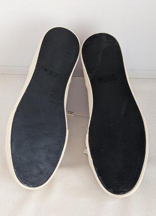 Красивые светлые кеды с рисунком тай-дай zara