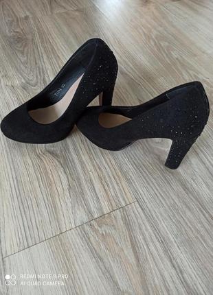 Замшевые туфли.