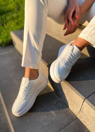 Женские кроссовки классические на шнурках белые6 фото