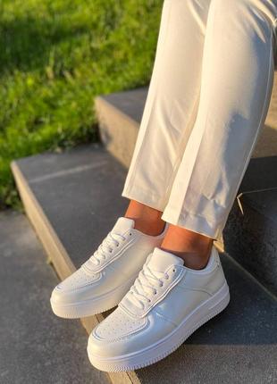 Женские кроссовки классические на шнурках белые4 фото