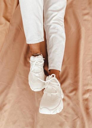 Женские кроссовки белые модные и стильные на шнурках белого цвета8 фото