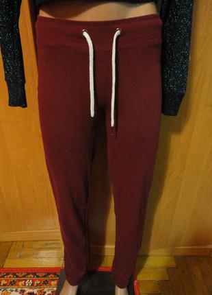 Повседневные штаны цвета "марсала"