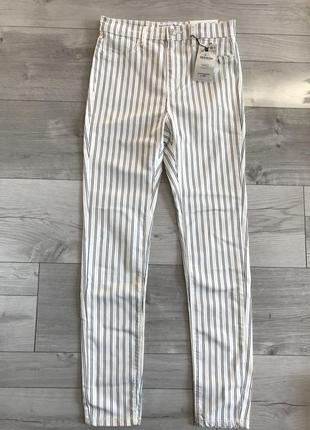 Джинси в полоску stradivarius
