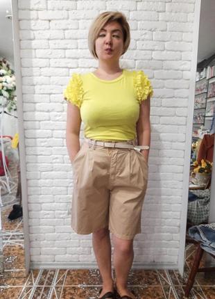 Длинные бежевые шорты