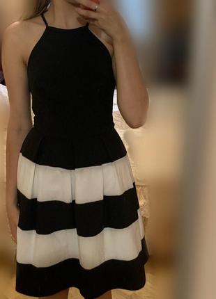 Сукня чорно-біла