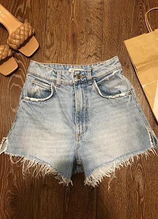 Крутые джинсовые шорты с высокой посадкой фирмы zara