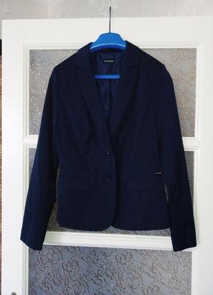 Брендовый пиджак темно синего цвета