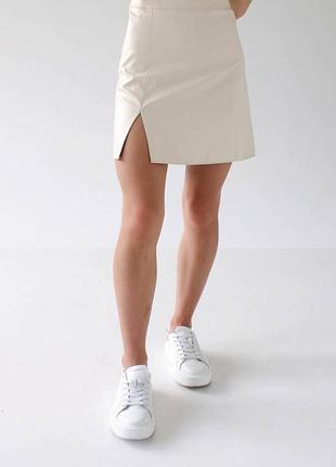 Юбка длины мини с разрезом