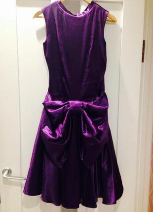 Роскошное вечернее атласное фиолетовое платье на новый год. торг.
