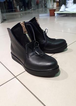 Зимние кожаные ботинки