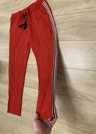 Спортивні штани італія 🇮🇹 червоні стильні збоку з лампасами3 фото