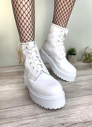 Dr.martens molly white білі черевики мартінс на високій підошві з хутром на зиму білі модні трендові черевики ботінки мартінси