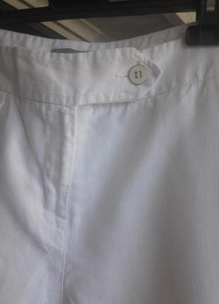 Белоснежные льняные брюки длиной 7/84 фото