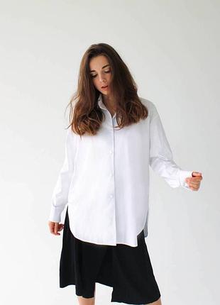 Сорочка класичного крою з невеликими розрізами