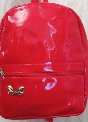 Красный лаковый рюкзачек для девочки женщин
