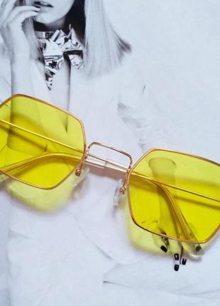 Сонцезахисні геометричні окуляри з кольоровою лінзою жовтий1 фото