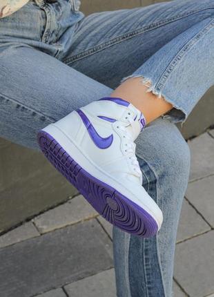 Nike air jordan 1 retro high court purple жіночі високі білі фіолетові кросівки найк джордан тренд осінь весна жіночі модні високі білі кросівки8 фото