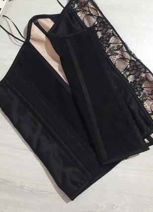 Красивый и сексуальный корсет ann summers. кружевной корсет
