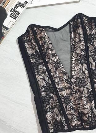 Красивый и сексуальный корсет ann summers. кружевной корсет