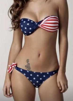 Эффектный  купальник-бикини с принтом американского флага