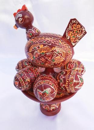 Пасхальный сувенир курица с  5 писанками на подставке .